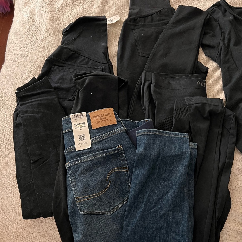 Maternity clothes. Sizes M-L